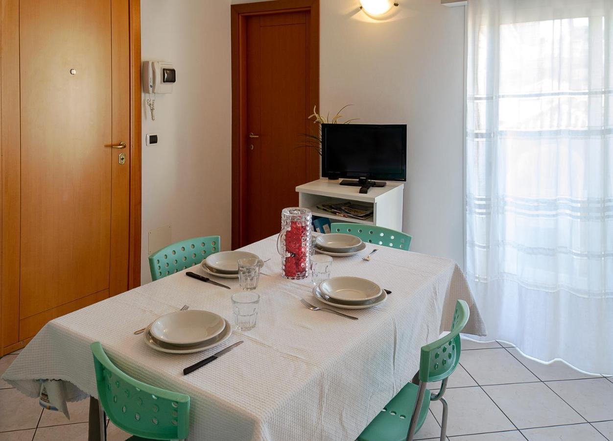 Apartamento Residenza Raggio Riccione Exterior foto