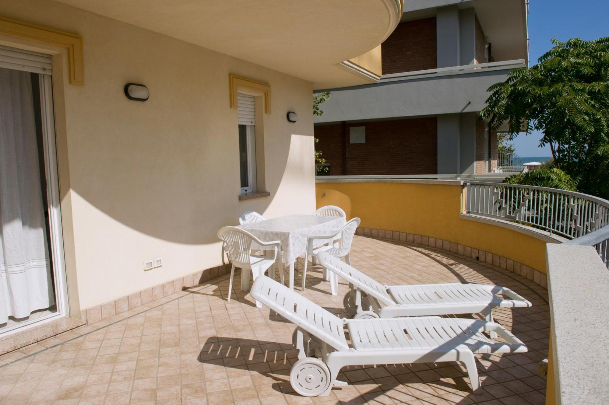 Apartamento Residenza Raggio Riccione Exterior foto