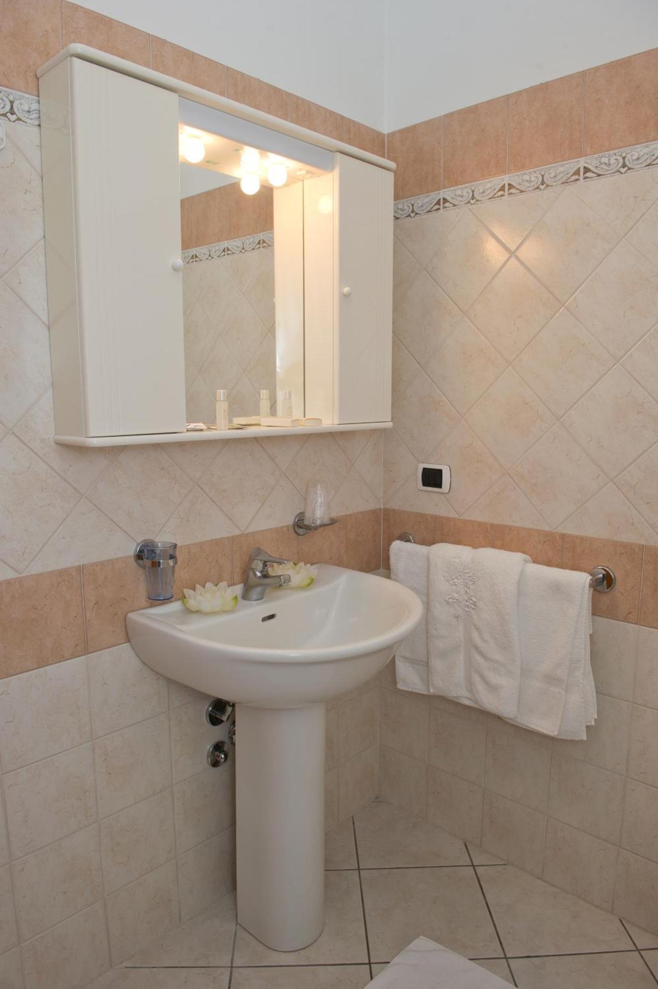 Apartamento Residenza Raggio Riccione Exterior foto