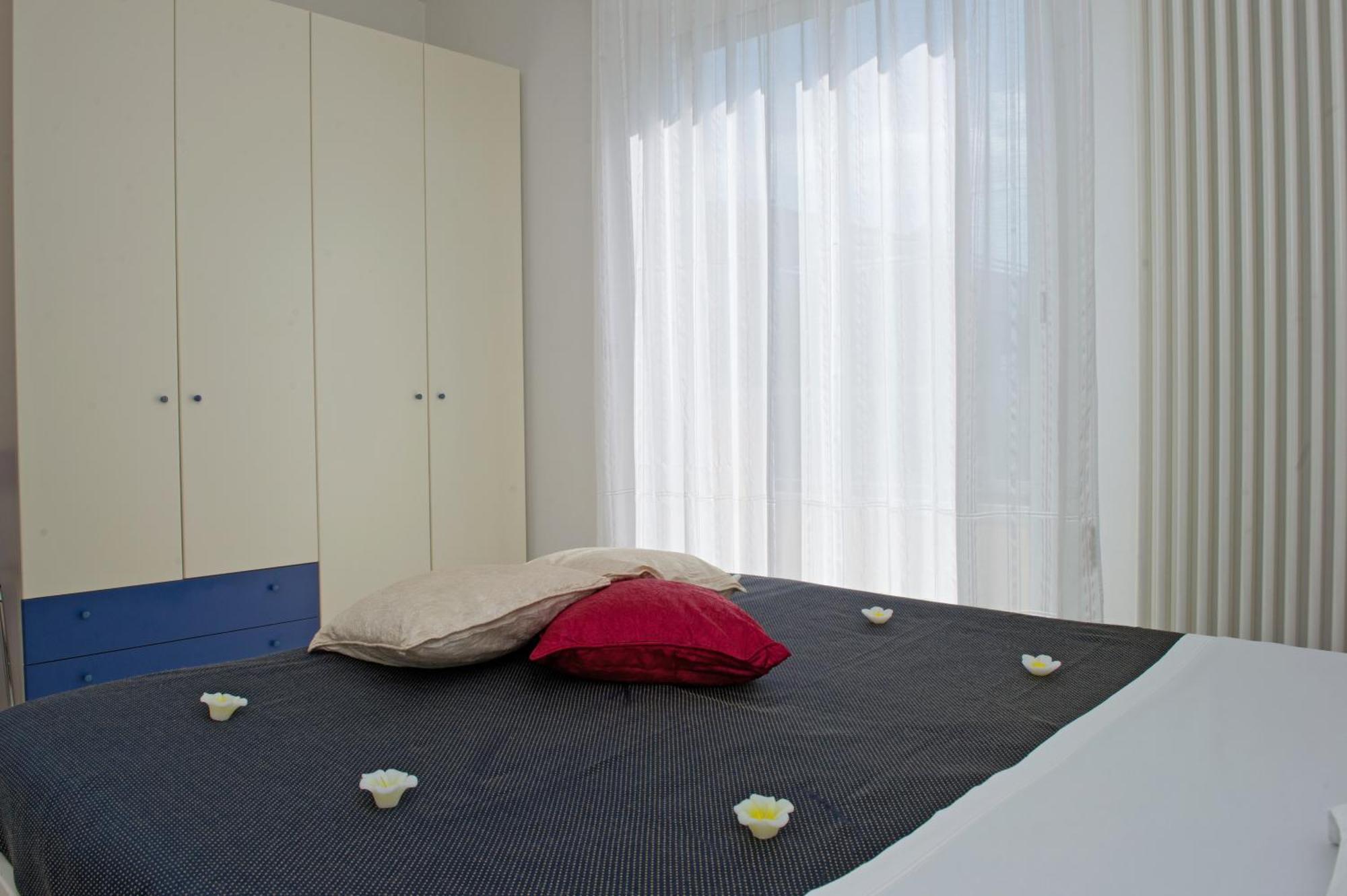 Apartamento Residenza Raggio Riccione Exterior foto